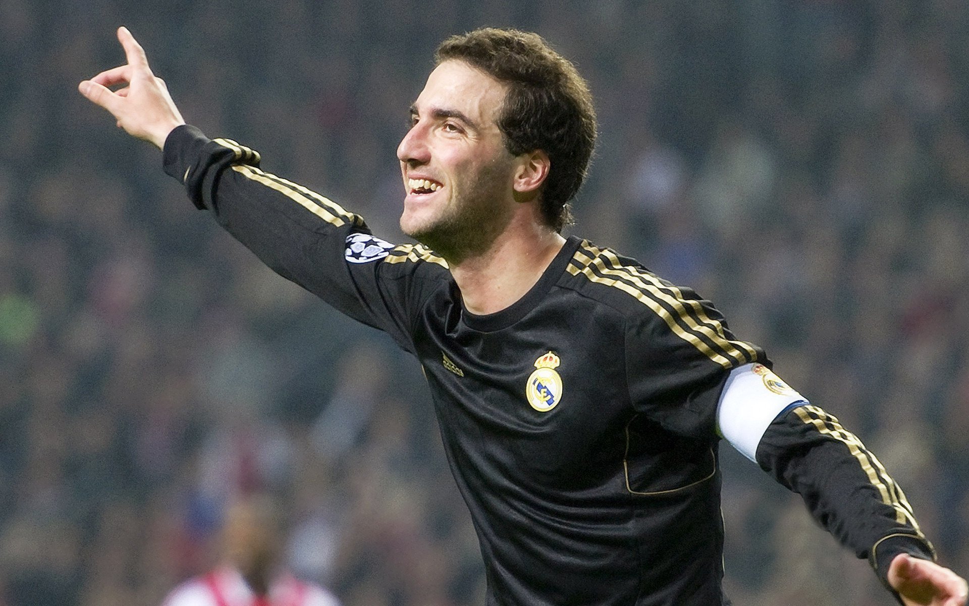 詹姆斯打爆防线，当魔术遇上上海，篮球的降维打击有多残酷？