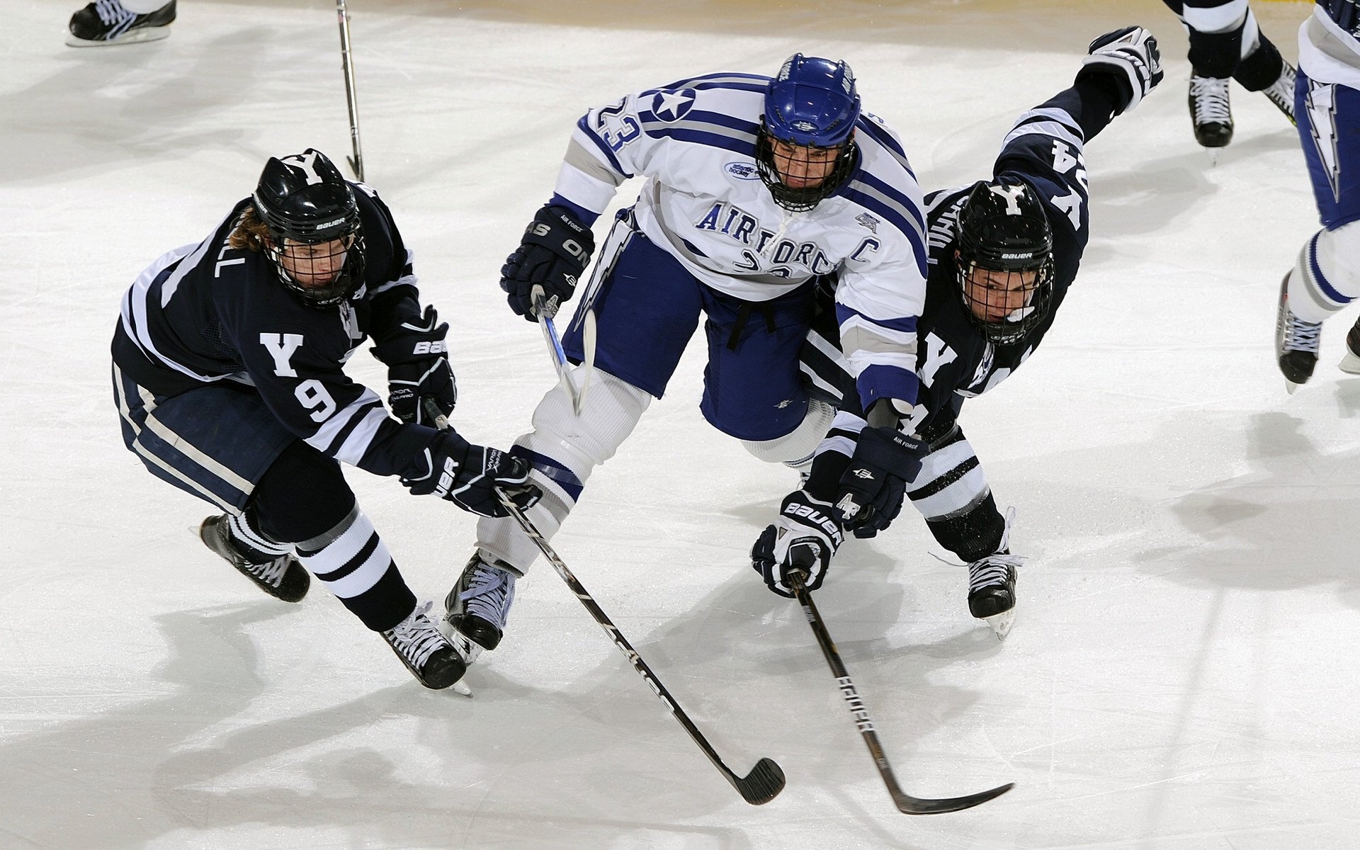 莱万接管F1争冠，当足球巨星在赛道上单节拉开牙买加