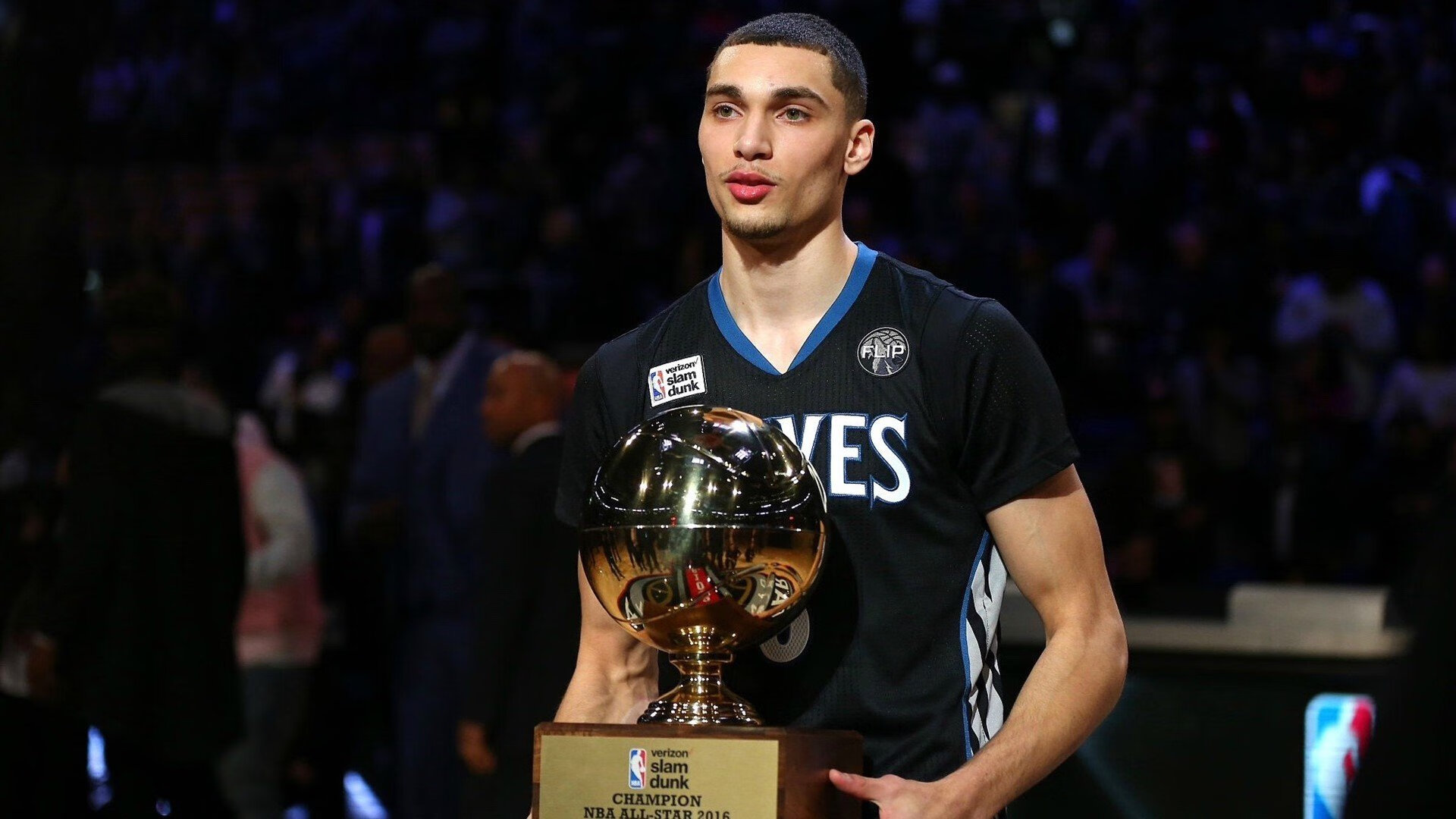 开云下载-世界排名争夺战焦点战，猛龙硬仗取胜湖人